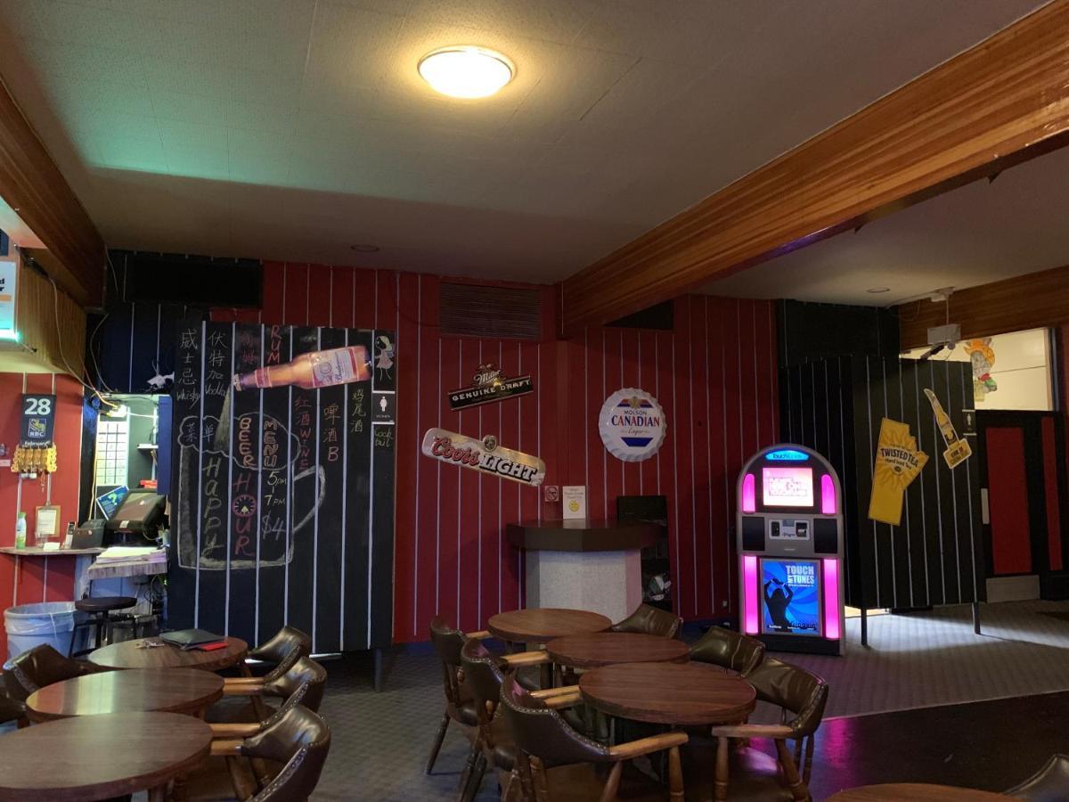 Manitou Motor Inn Exterior photo