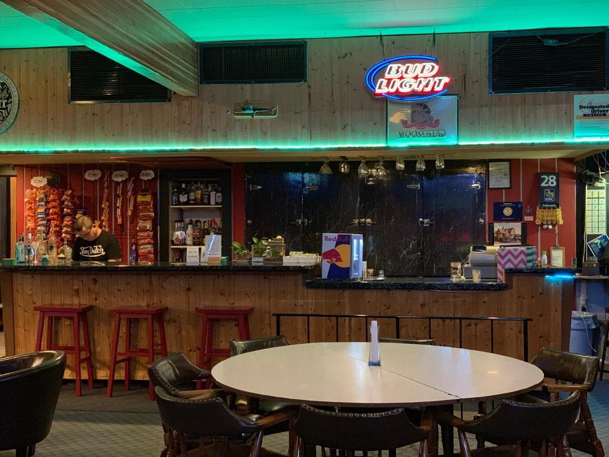 Manitou Motor Inn Exterior photo