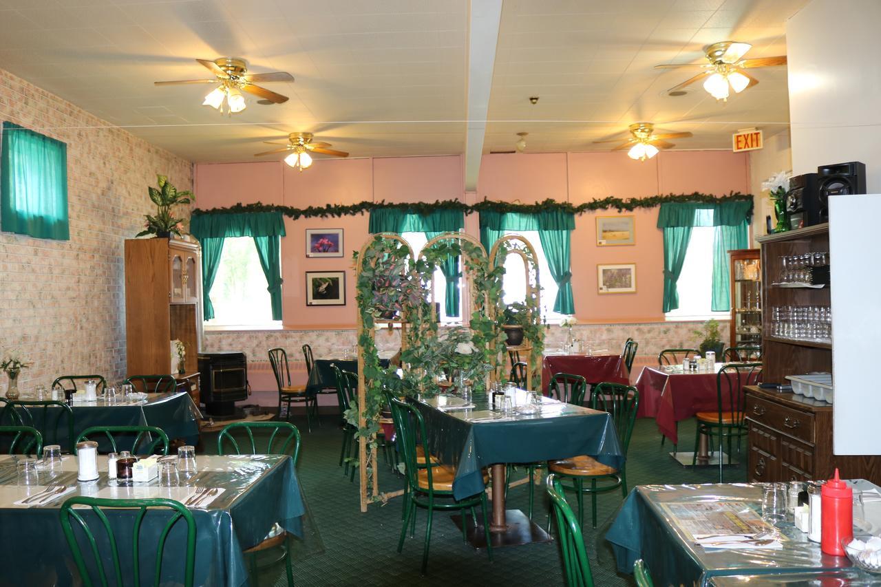 Manitou Motor Inn Exterior photo